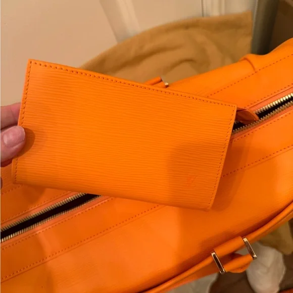 Very rare limited edition, Louis Vuitton orange epi leather yoga set - Picture 6 of 9